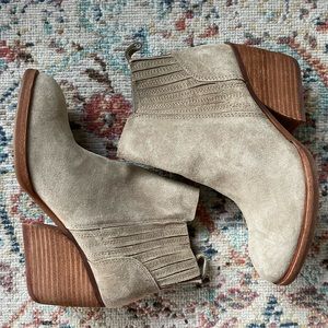 Dr Scholls suede booties. NWT